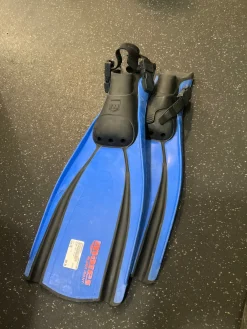 Used Mares Underwater Fins Royal Blue MD