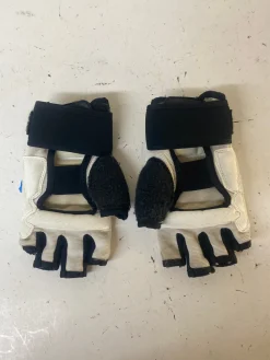 Used Martial Arts Gloves White XS