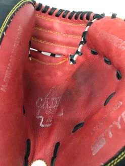 Used Marucci CADDO SERIES BB/SB Catchers RH Throw Red 31"
