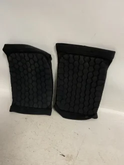 Used McDavid KNEE PADS Outerwear Other A Black LG