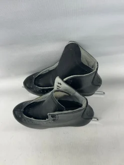 Used MENS BLACK FIGURE SKATE Mens Figure Skate Black Senior 4.5