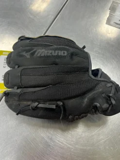 Used Mizuno GPP 1050Y3 RH Throw Fastpitch Gloves Black 10 1/2
