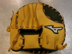 Used Mizuno PANCAKE GLOVE BB/SB Training Aid