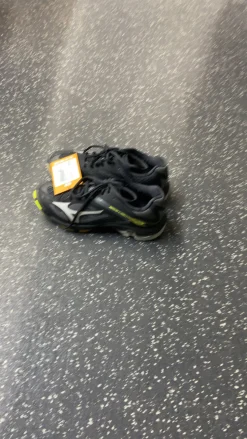 Used Mizuno VB Shoes Adult Black Senior 8