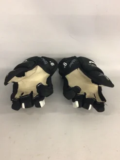 Used Mylec MYLEC TECH GRIP GLOVES Youth Gloves Black 9"