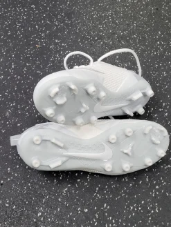 Used Nike LAX Cleats Boys White Junior 02.5