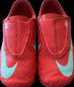 Used Nike Soccer Cleats Pink Youth 12.0