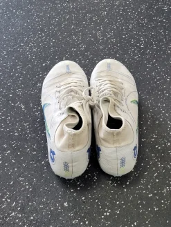 Used Nike Soccer Cleats White Senior 7.5