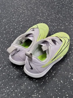 Used Nike Soccer Indoor Shoes Grey Junior 03