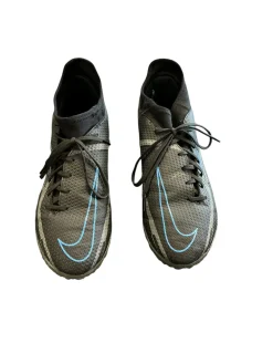 Used Nike Soccer Indoor Shoes Black And Carolina Blue Senior 6.5