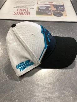 Used Outerwear Mens Hat White