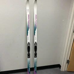 Used PELTONEN CALIBRE Boys XC Ski/Binding White And Purple 160 cm