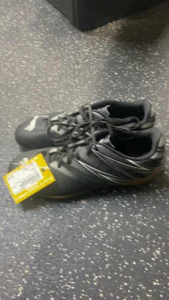 Used Puma Soccer Turf Shoes Black Youth 09.0