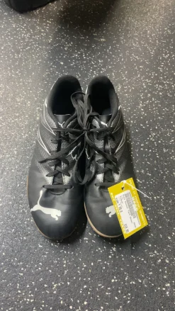Used Puma Soccer Turf Shoes Black Youth 09.0