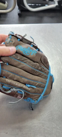 Used Rawlings 10.5 BB/SB Glove RH Throw None 10 1/2