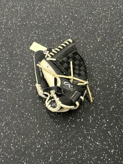 Used Rawlings HFP115BW LH Throw Fastpitch Gloves Black 11 1/2"