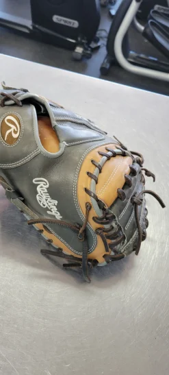 Used Rawlings HOH PRORCM33GBDS BB/SB Catchers RH Throw None 33"