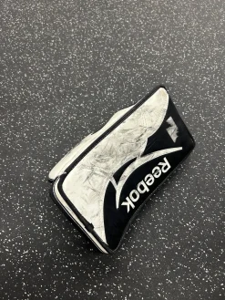 Used Reebok 7000 JR Junior Goalie Blocker White