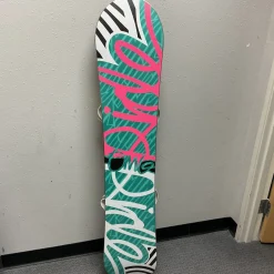 Used Ride OMG SERIES Womens Board/Bindings Pink And Black 144 cm