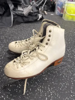 Used Riedell 0909 WomensFigure Skate White Senior 7
