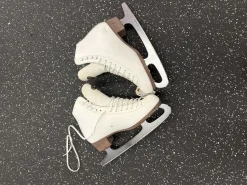 Used Riedell 117 WomensFigure Skate White Senior 7