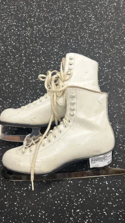 Used Riedell FIGURE SKATE WomensFigure Skate White Senior 7