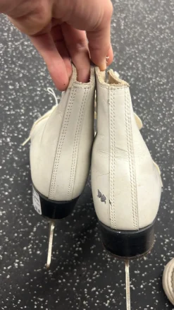 Used Riedell FIGURE SKATE WomensFigure Skate White Senior 7