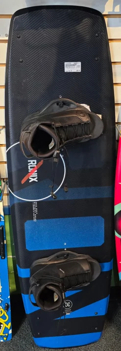 Used RONIX DISTRICT 143 W/RONIX 7.5-11 BIND Wakeboard None 143 cm