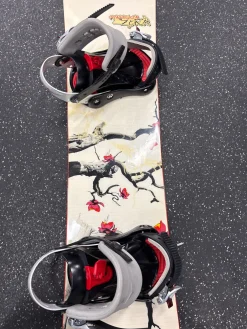 Used Rossignol ZENA Womens Board/Bindings White 153 cm