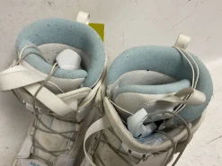 Used Salomon LINEA Girls Snowboard Boots White Junior 06