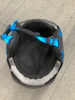 Used Snowsport Helmet Adult Grey MD
