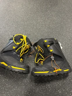 Used ThirtyTwo JONES SERIES Mens Snowboard Boots Black Senior 10