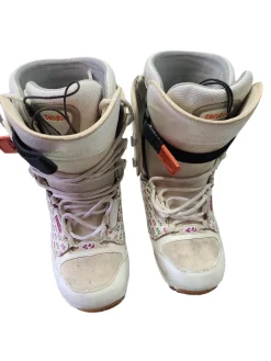 Used ThirtyTwo LASHED Womens Snowboard Boots White Senior 8.5
