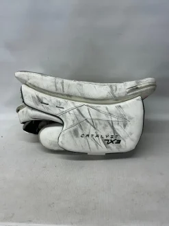 Used True CATALYST 595 Junior Goalie Blocker White