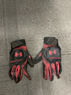 Used Under Armour BB/SB Batting Gloves Red MD