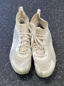 Used Under Armour GLORY 2 LAX Cleats Womens White Senior 8.5