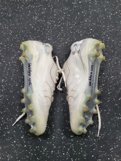 Used Under Armour LAX Cleats Womens White Senior 9.5