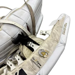 Used Vaughn VELOCITY 7600 V4 Goalie Leg Pads Senior White 34