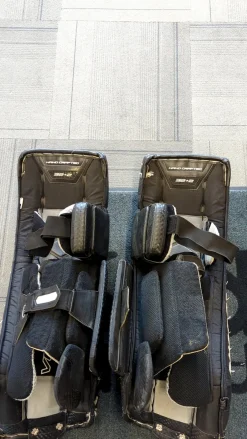 Used Vaughn VELOCITY PRO V9 Goalie Leg Pads Senior Black 32