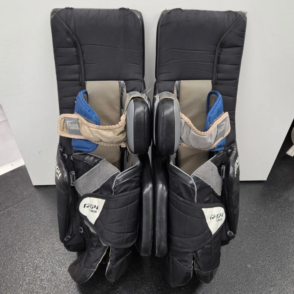 Used Warrior R/G4 +1 JR LEG PADS Goalie Leg Pads Junior Black 28"