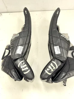 Used Warrior RITUAL G4 Goalie Leg Pads Junior Black 28
