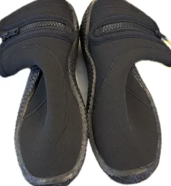 Used Water Shoes M Green Senior 9.5