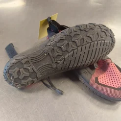 Used Water Shoes W Black And Pink Senior 7