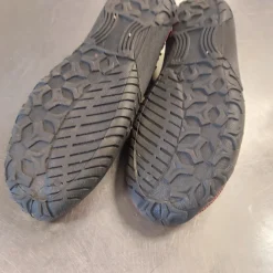 Used Water Shoes W Black And Pink Senior 7