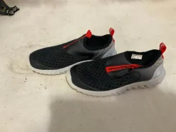 Used Water Shoes Y Red Youth 12.0