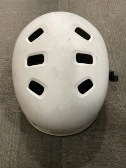 Used WHITE BIKE HELMET Bike Helmet White MD