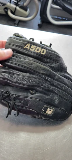Used Wilson A500 11.5 BB/SB Glove RH Throw Black 11 1/2"