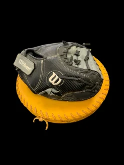 Used Wilson A360 BB/SB Catchers RH Throw Black 31 1/2"
