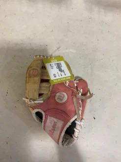 Used Wilson A2446 RH Throw Fastpitch Gloves Pink 10"