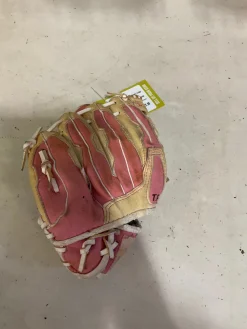 Used Wilson A2446 RH Throw Fastpitch Gloves Pink 10"